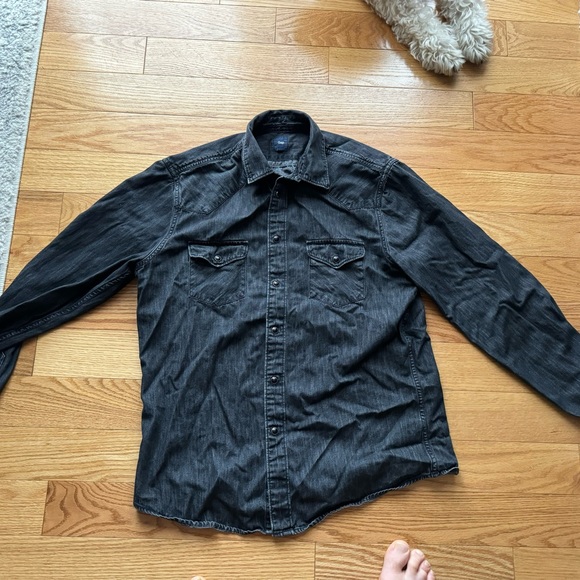Men’s Gap denim shirt w/black-pearl snaps; medium; worn; - Picture 2 of 6